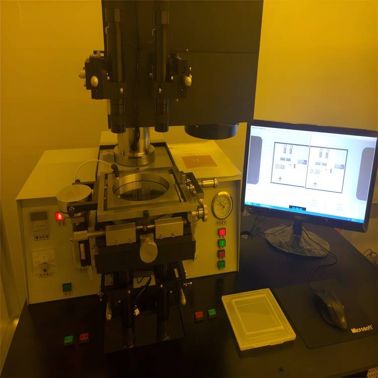 C-33型 雙面 4英寸 國(guó)產(chǎn)高精度對(duì)準(zhǔn)光刻機(jī)